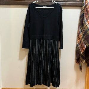 Talbots Black and Gray Long Sleeve V-neck Dress Size M